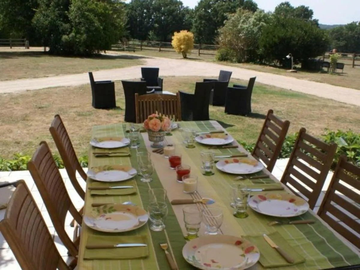 Charmante Maison Du Xve Avec Piscine, Jardin Et Terrasse En Lisiere De La Foret De Troncais - Fr-1-489-217 Le Brethon