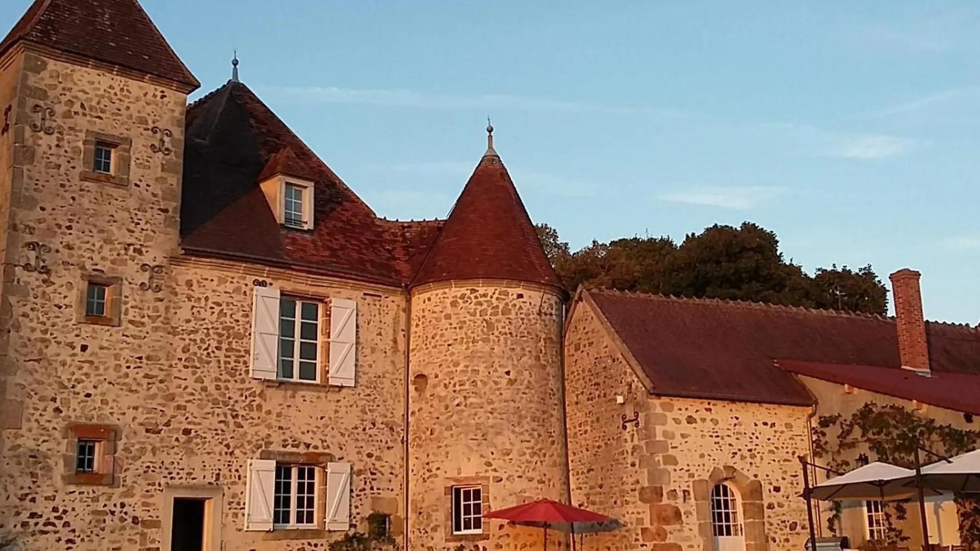 Charmante Maison Du Xve Avec Piscine, Jardin Et Terrasse En Lisiere De La Foret De Troncais - Fr-1-489-217 Le Brethon 0*,  France