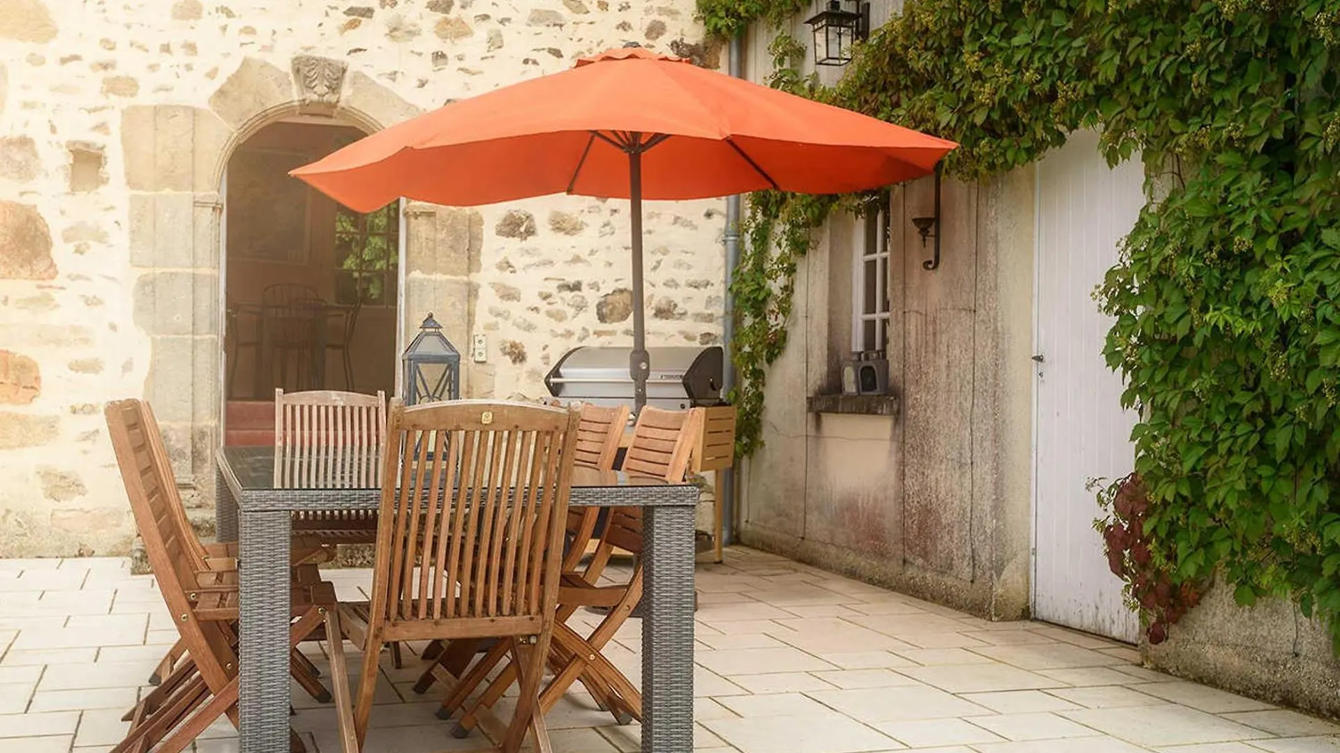 Holiday home Charmante Maison Du Xve Avec Piscine, Jardin Et Terrasse En Lisiere De La Foret De Troncais - Fr-1-489-217 Le Brethon